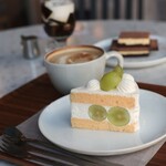 ホワイト グラス コーヒー - シャインマスカットのショートケーキ