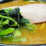 ラーメン 杉田家 - ラーメン並固め多め(近景)