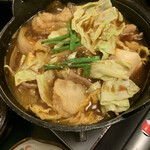 ともしげ - ホルモン鍋定食