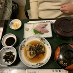ともしげ - アイウ組み合わせ定食　カンパチ刺身、椎茸揚げ浸し、小鉢(ひじき)、赤だし、ごはん