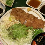 ともしげ - 大きなとんかつ