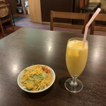 GARIMA - 料理写真:サラダ、マンゴーラッシー【2022.11】