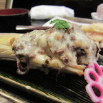 くつろぎ居酒屋 すぎのこ - たけのこのひき肉チーズ焼き