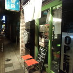 666 - 店の入り口