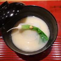 おおたに - 牡蠣真丈、白味噌仕立てのお椀、めかぶ、今市蕪、辛子
