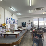 ニュー富士 - 広い店内の2/3ぐらいかな？めちゃ綺麗