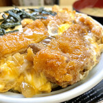 冨多葉 - ふわトロの卵と甘めのタレの半々丼（カツ丼&親子丼）