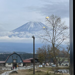 金山テラス - カウンター席から眺める霊峰富士山。