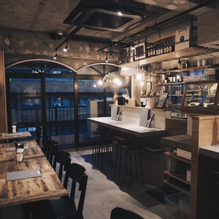 落ち着いた店内は大切な人との時間に◎隠れ家ビストロ