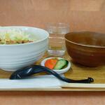 小さな食堂 ヒロ - 自家製チャーシュー丼 (税込)550円 ※正面から (2022.11.18)