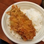 酒肴 新屋敷 - 牡蠣フライ1個…なのにお茶碗占拠してる(笑)