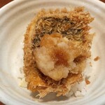 酒肴 新屋敷 - アジフライが小さく感じてしまう〜(笑)
      でもふわふわサクサクで…美味しいんだょ〜♡