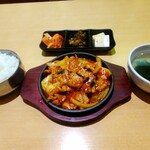 Tombuza - 豚肉炒め　880円