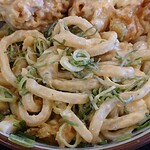 Marugame Seimen - 丸亀製麺 SUNAMO店 ＠南砂町 タル鶏南蛮ぶっかけうどんに薬味を投入してマゼマゼ