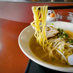 Yokohama Hanten - 麺は太めなタイプ