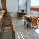 Genkai Zushi - 店内　この日は　韓国からのツアー客が予約されているとか　玄海鮨の知名度は海を越えた(笑)