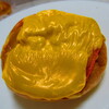 Pengin Bekari - とろーりチーズのトマト焼きカレーパン　３５０円（税込）【２０２２年１１月】