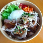 キッチン あきは - 日替り丼「ローストポーク丼」680円