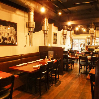 リラックスした雰囲気で炭火焼肉を