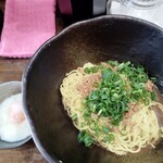 楽 - 汁なし担々麺・温泉卵