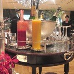 ラ・フェット ひらまつ - まずは、ドリンクから、ワゴンでご覧ください！