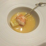 ラ・フェット ひらまつ - 赤海老のコンソメ、パイナップルがアクセント！