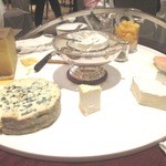 ラ・フェット ひらまつ - ワインをがぶ飲みする僕に、チーズはいかがですか？