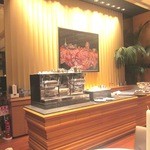 ラ・フェット ひらまつ - 西側客席のサービスカウンター