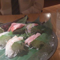 ダイナミックキッチン＆バー 響  西新宿野村ビル店 - 刺身５点盛（金目鯛が特に美味しかったー！）