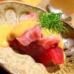 京料理 阿うん - 蛇腹と赤身の黄身醤油。九条ネギの香りとのコラボ