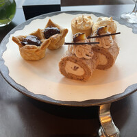 ザ タヴァン グリル＆ラウンジ - 