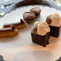 ザ タヴァン グリル＆ラウンジ - 