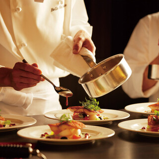 Spectacular cuisine supervised by a chef with many years of experience working in top-class Restaurants