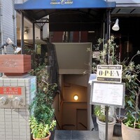 リストランテ ラ チャウ - 店舗へは階段を下りて入る