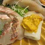 ひらまつ食堂 - タイとイカのウニ乗せ