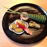 石葉 - 八寸 鯛ちまき寿し 四十日芋蜜煮 蝦蛄黄味揚げ 独活 太刀魚八幡巻き 空豆醤油焚き