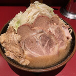 ラーメン二郎 - 料理写真:豚マシ¥1,000  ヤサイニンニク