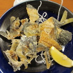 ひらまつ食堂 - 食べ終わってから唐揚げにしてくれたアジと黒メバルの骨。パリパリサクサク～♪