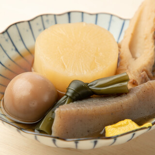 We offer carefully selected oden made with a blend of various dashi soups.