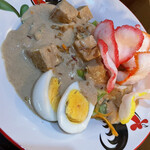 ダポールコネン - 厚揚げみたいなのと温野菜に出来立てピーナツソース。優しい味だけど癖になる。