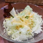 レストラン カタヤマ - サラダ。瑞々しくドレッシングも適量。