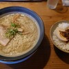 馬山 - ●数量限定いつでもランチ　500円
（塩ラーメンのみ）
グーグルマップで
『サッパリしてる味わいのラーメン』と
書かれていた

旨味がシッカリとあるけれど
塩味とかの見通しはスッキリしている感じ。