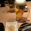 完全個室 海鮮と産地鶏の炭火焼 うお鶏 - お通しと生中