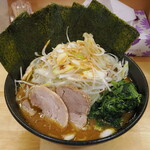 ラーメン 三亀 - 三亀ラーメン700円＋白髪ネギ200円