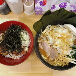 ラーメン 三亀 - 炙りチャーシュー丼とネギラーメン