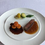 ビクターズ - 国産牛のホホ肉の赤ワイン煮込みと黒毛和牛のグリル