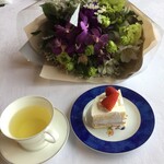 ビクターズ - ハーブティーとバースデーケーキ