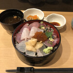 Imayoshi Koujimachi - 本日のおまかせ丼 、ご飯大盛：かつお、わらさ、たい、イクラなど