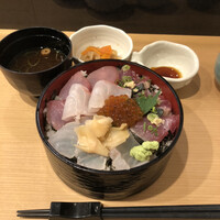今よし　麹町 - 本日のおまかせ丼 、ご飯大盛：かつお、わらさ、たい、イクラなど