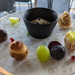 THE GREY ROOM - ２段目